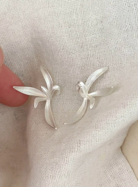 冷淡风磨砂细叶兰花耳钉简约精致