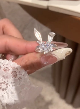爆闪镶钻兔子爱心戒指轻奢高级感