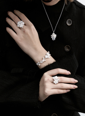 S925银针多层花朵珍珠戒指女2025