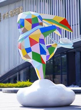 大型抽象几何兔子摆件玻璃钢块面兔雕塑户外园林景区广场云朵装饰