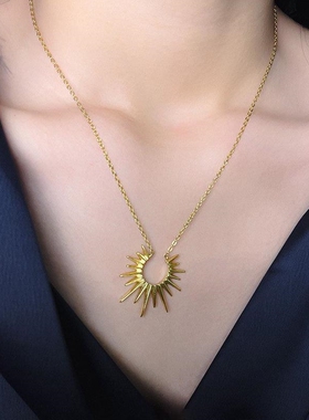 北欧风哑金色太阳光芒吊坠项链女士高级感钛钢锁骨链ins极简