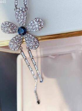 毛衣链女秋冬2025年新款潮长款小众花朵吊坠装饰双层卫衣项链配饰