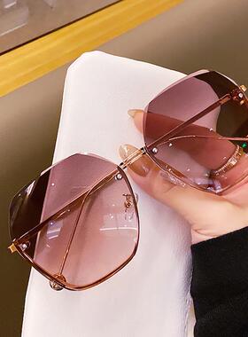 墨镜女款2024新款级感网红开车防晒太阳镜大框圆脸显瘦眼镜男