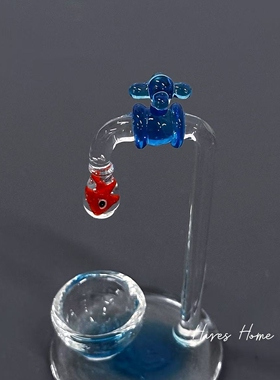 哇！水龙头有小鱼啊~~