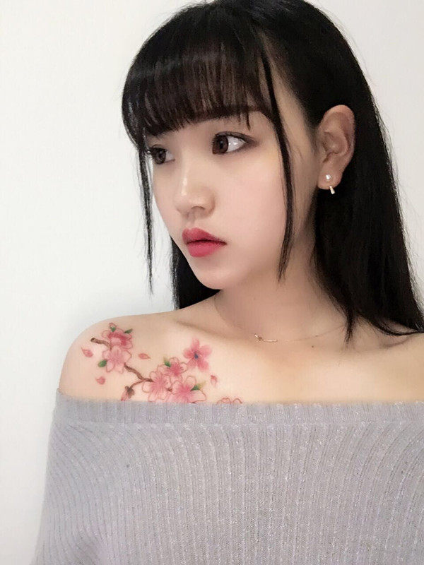原创纹身贴纸防水女持久性感胸口樱花锁骨网红花藤刺青梅花图案仙