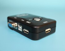 New Maituo MT-201UK-CH 2-port manual USB KVM switcher can be hot-swappable key rat sharing wiring
