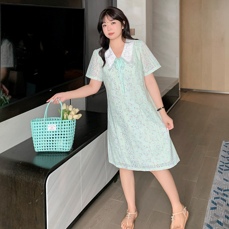 大码2024姐妹款减龄茶粒籽法式茶歇镂空小A摆方领花边显瘦连衣裙