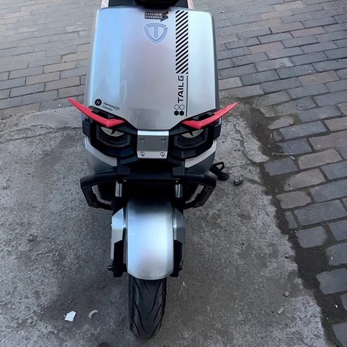 适用于台铃苍穹EB电动车头灯眉定风翼改装立体恶魔眼睛装饰贴纸 - 图0