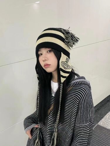 真一漫画土星帽子女流苏显脸小护耳针织毛线雷锋帽秋冬保暖 - 图3
