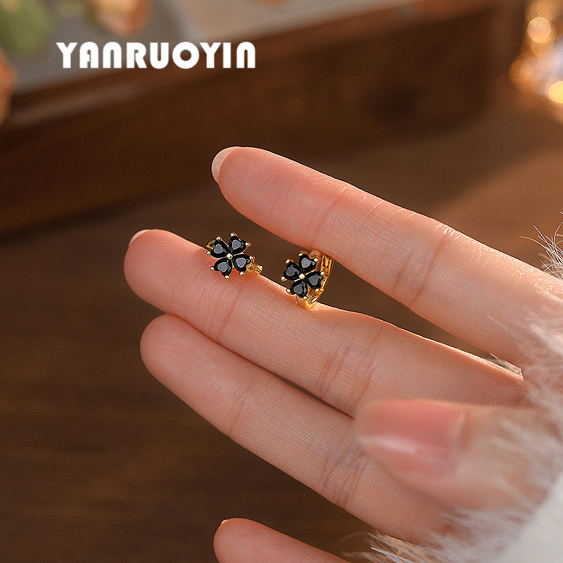 999足银耳环女黑色四叶草设计复古花朵通勤百搭时尚免摘纯银耳扣,淘宝优惠券,粉丝福利购,淘宝优惠卷