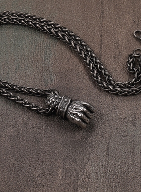 重工拳头拳击霸气复古男士项链个性钛钢吊坠朋克嘻哈风高街挂链潮