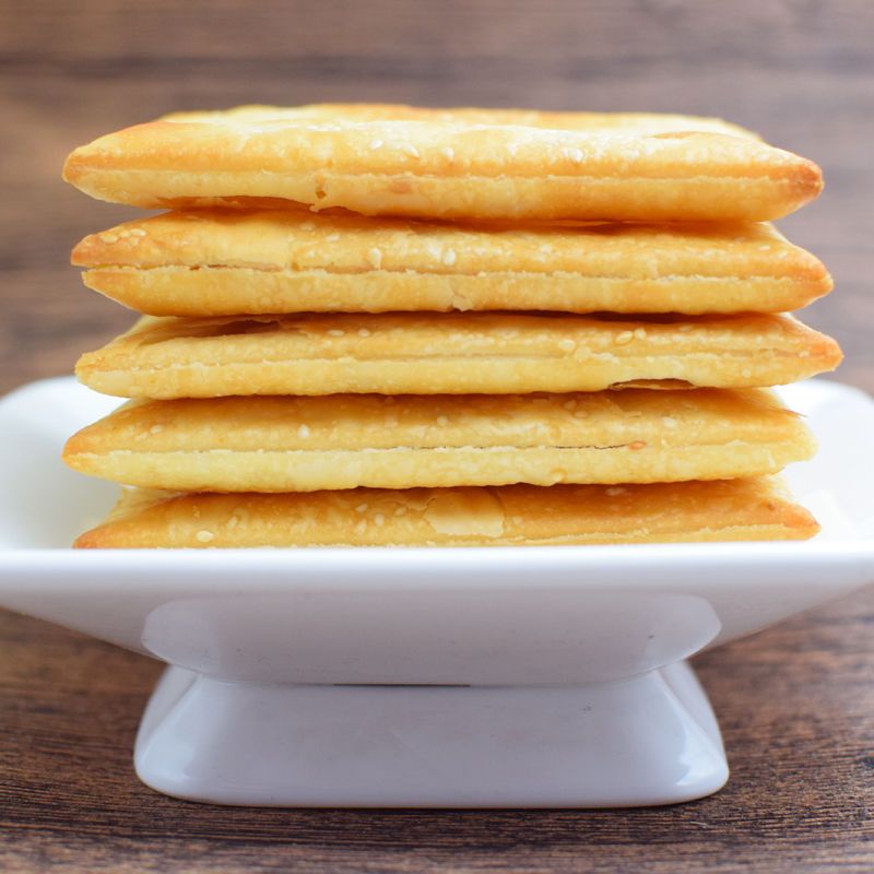 海玉缸炉饼咸味甜味整箱千层饼薄脆饼干早餐饼散装休闲零食小吃 - 图1