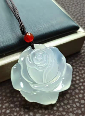 天然白色玉髓玫瑰花吊坠 女款玛瑙玉石花朵挂件毛衣链