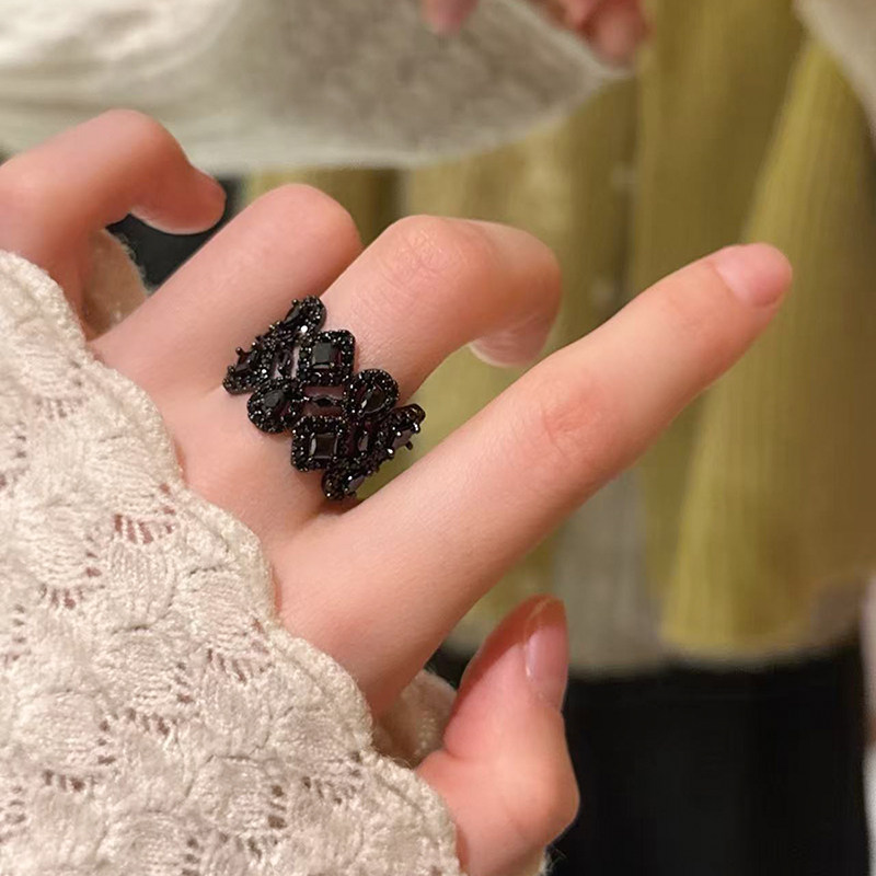 “即幻”欧美黑色宽面蕾丝镂空镶钻戒指开口可调节轻奢时尚指环女,淘宝优惠券,粉丝福利购,淘宝优惠卷