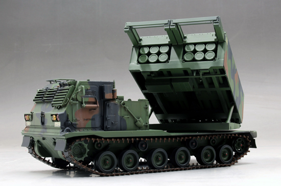 小号手 01049胶粘拼装模型 1/35M270/A1多管火箭系统-美国-图1