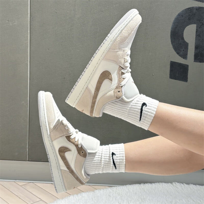 耐克NIKE大童Air Jordan 1 AJ1米白色低帮休闲运动板鞋HF1863-200,淘宝优惠券,粉丝福利购,淘宝优惠卷