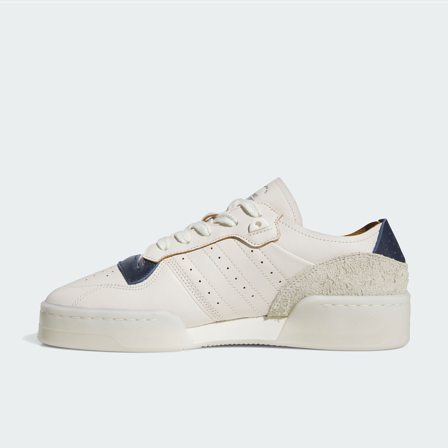 Adidas/阿迪达斯正品三叶草男女同款透气耐磨运动板鞋ID8395,淘宝优惠券,粉丝福利购,淘宝优惠卷