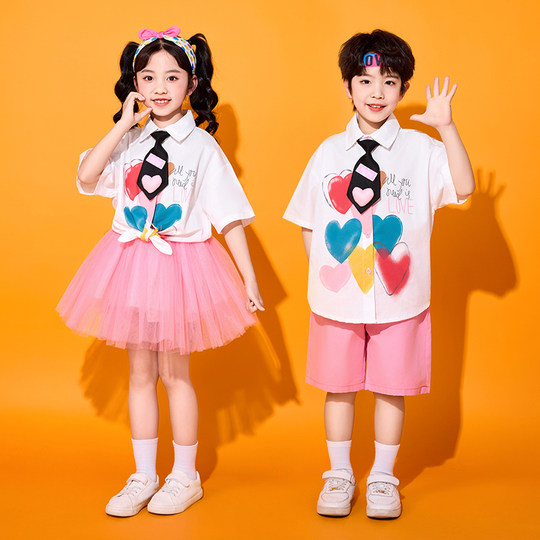 Детские костюмы для выступлений. Спортивные костюмы для начальной школы. Костюмы для выступлений черлидинга. Костюмы для хора. Детский сад. Команда поддержки.