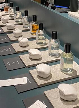 LOE小众香水白衬衫春日花店