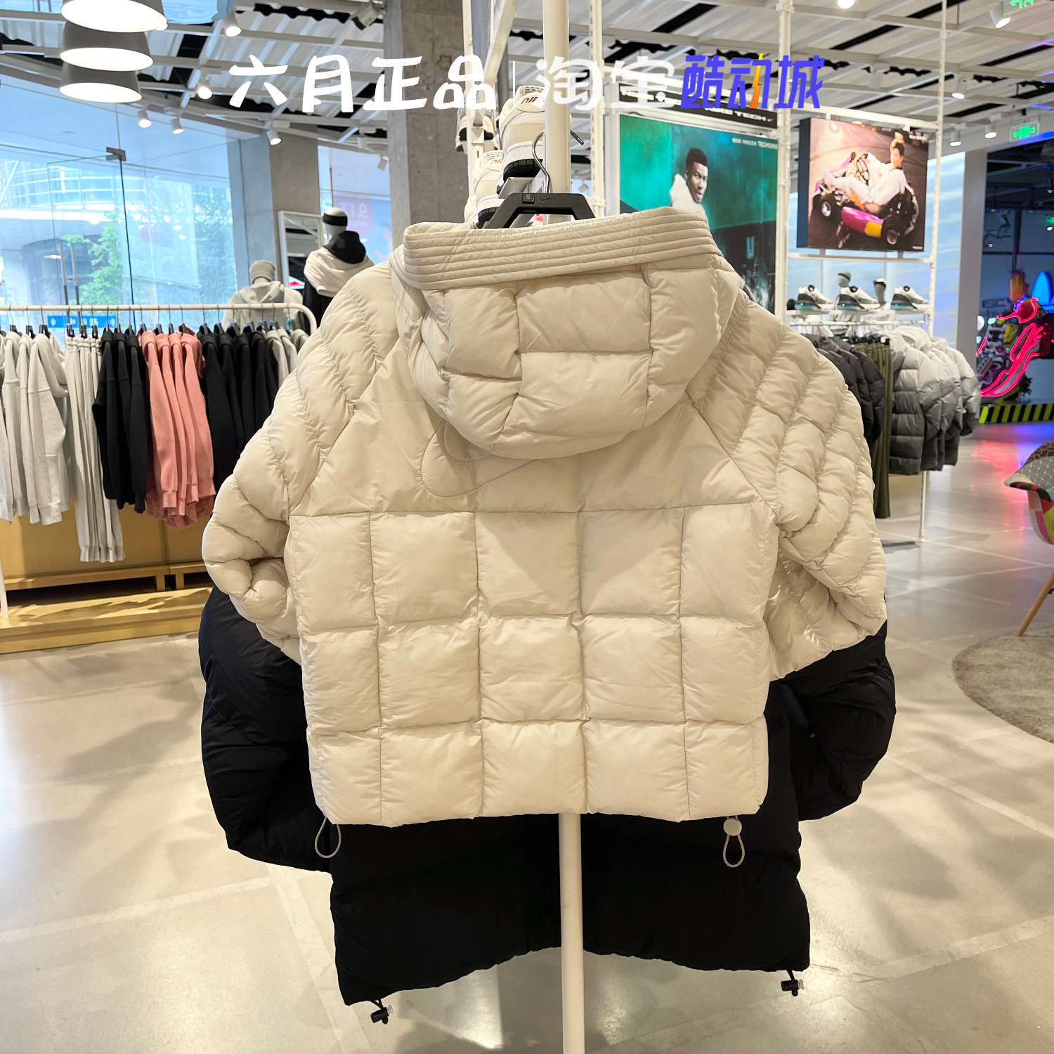 NIKE耐克加厚外套女运动休闲连帽防风保暖棉衣棉服 FB8730-104