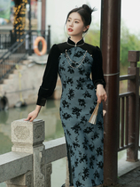 New Chinese style retro national wind improved velvet qipao 2023 fall new French style Hepburn young girl