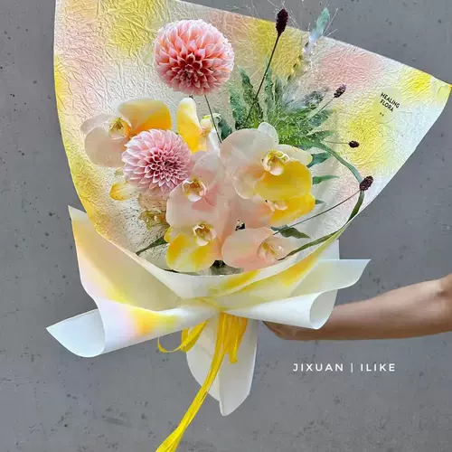 Мне нравится розовый цветочный распылитель с брызг