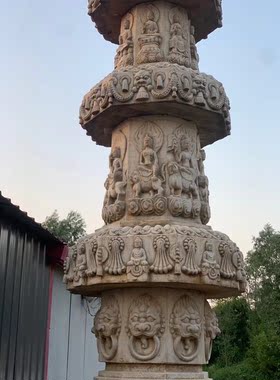 青石，佛塔 高6.2米 底座角对角1.8米 面直径1.6米  重量10吨