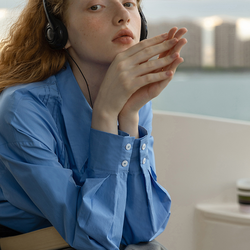 LLANO简约蓝白衬衫气质通勤复古盐系高级感外搭上衣衬衣女装秋季,淘宝优惠券,粉丝福利购,淘宝优惠卷