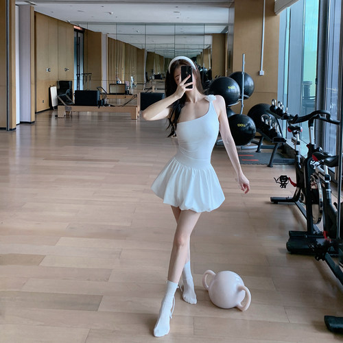 Byu run 新款白色高腰蓬蓬半身裙女修身花苞短裙防走光运动a字裙 - 图0
