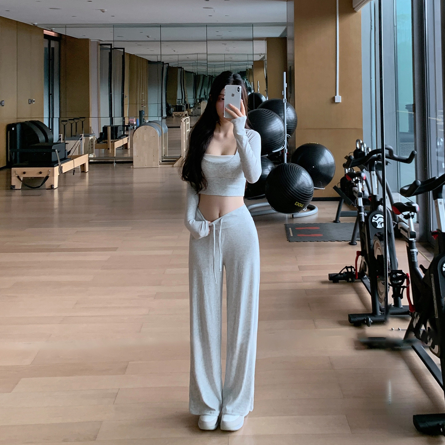 Byurun 拼色假两件挂脖带胸垫T恤瑜伽套装女宽松直筒运动裤两件套,淘宝优惠券,粉丝福利购,淘宝优惠卷