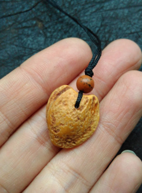 手工打磨趋吉孤品吊坠