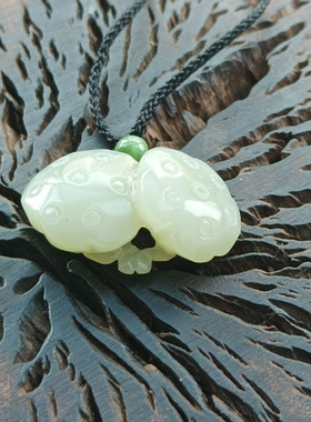 双莲生花新疆和田玉清末老玉纯手工雕刻莲蓬项坠吊坠古朴油润细腻