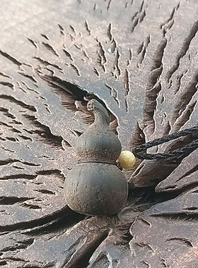 西藏回收一个老檀香木手工雕刻制作风水葫芦护身项坠吊坠法器孤品