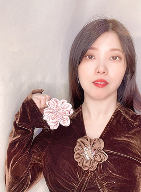 2026新款小众高级感百搭花朵胸针