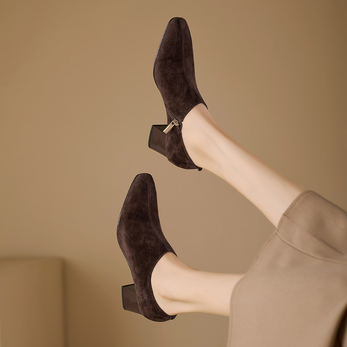 星期六羊皮中跟单鞋女2025秋冬季新款粗跟深口女士粗跟皮鞋女踝靴,淘宝优惠券,粉丝福利购,淘宝优惠卷