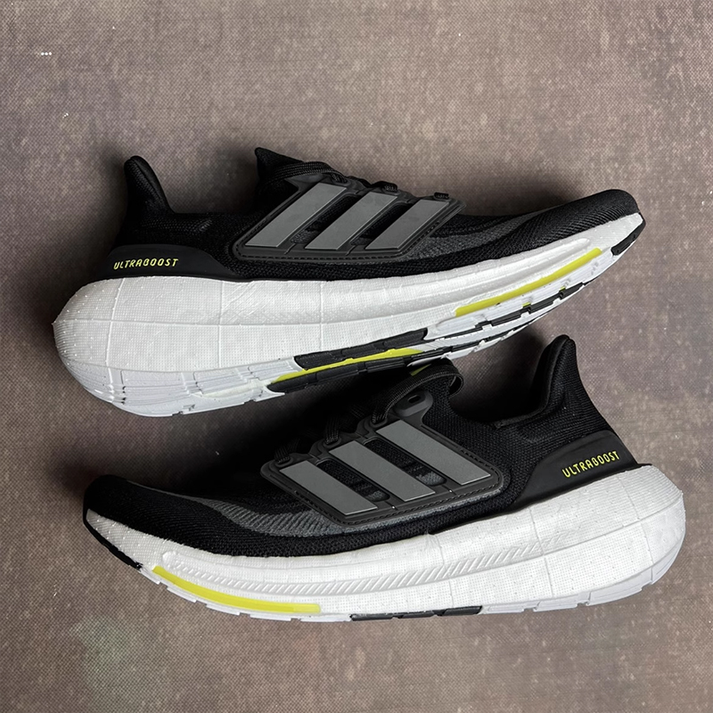 adidas阿迪达斯男女鞋 ULTRABOOST LIGHT 运动休闲跑步鞋 HQ6339 - 图0