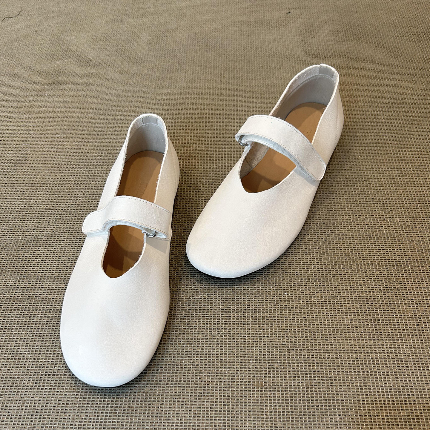 软趴趴巨舒适~头层牛皮魔术贴芭蕾单鞋女大码43圆头平底玛丽珍鞋,淘宝优惠券,粉丝福利购,淘宝优惠卷