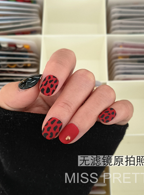 手绘红黑撞色秋冬新年豹纹穿戴甲