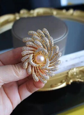天奢珠宝高档品牌 欧美时尚重工款衣饰 孔雀翎天然淡水珍珠胸针女