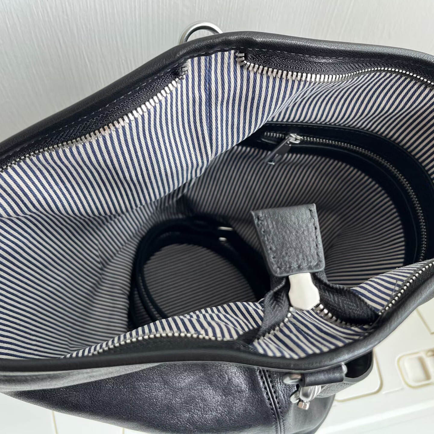 2025新款真皮女包~休闲时尚百搭单肩包斜挎包植糅头层牛皮水桶包,淘宝优惠券,粉丝福利购,淘宝优惠卷