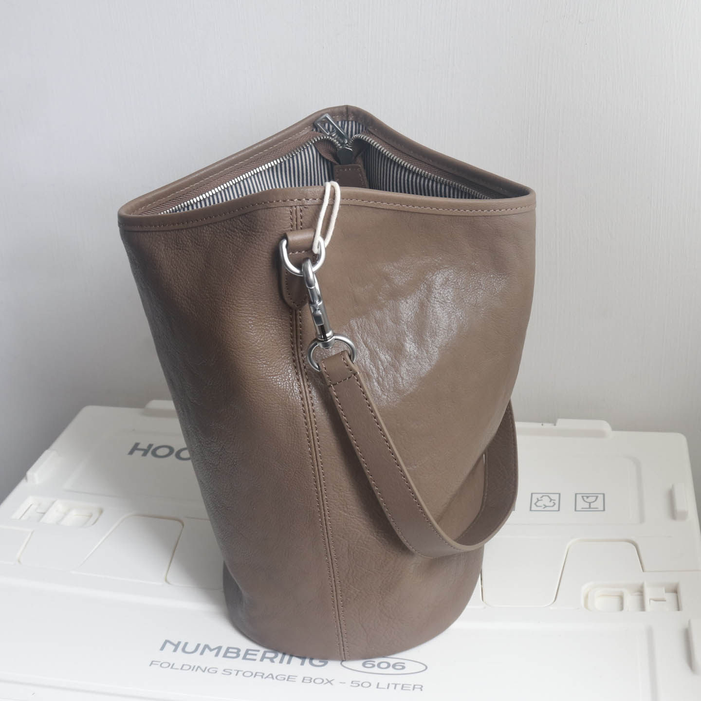 2025新款真皮女包~休闲时尚百搭单肩包斜挎包植糅头层牛皮水桶包,淘宝优惠券,粉丝福利购,淘宝优惠卷