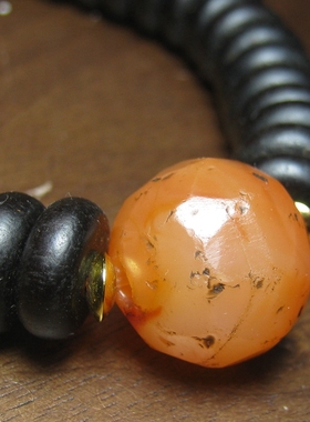 藏传老紫檀刻面玛瑙手串10.5mm