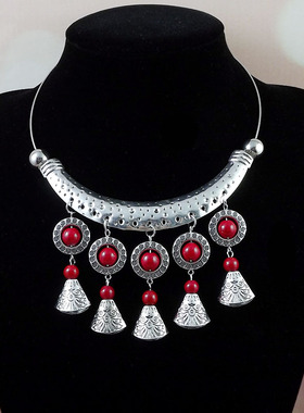 民族风复古颈圈夸张拍摄苗族舞蹈