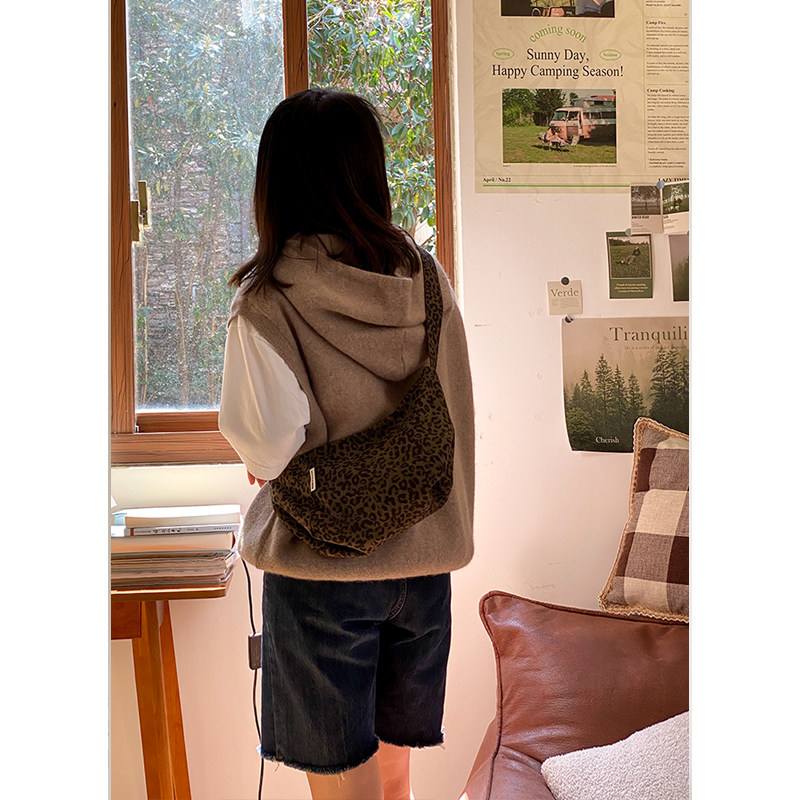 MOREGOOL 24/SS原创 咖色豹纹牛角包 小众可颂饺子包大容量斜挎包,淘宝优惠券,粉丝福利购,淘宝优惠卷