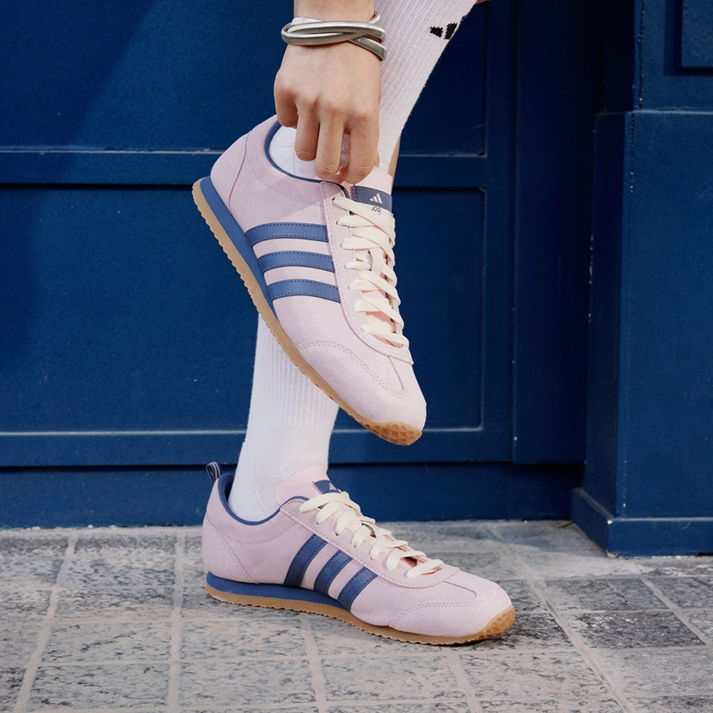 「冰淇淋T头鞋」VS JOG 2.0复古薄底运动鞋adidas阿迪达斯轻运动