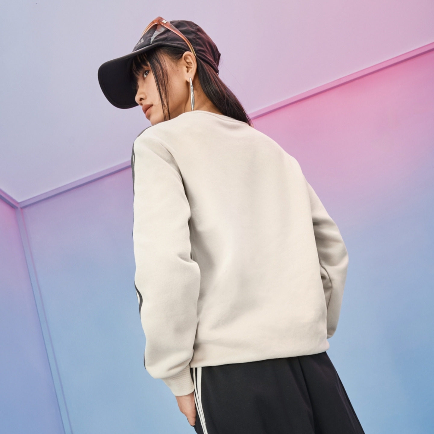 Adidas women's thickened velvet round neck pullover sweatshirt