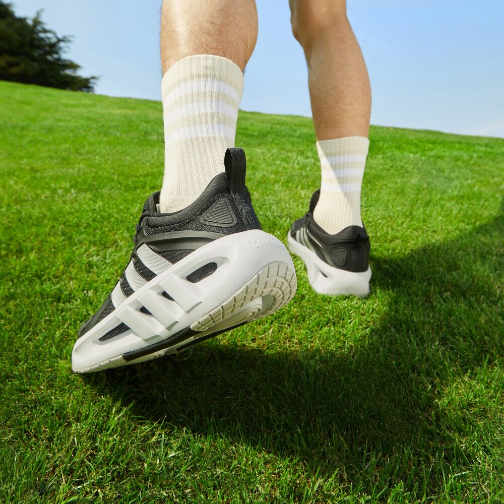  adidas跑步鞋