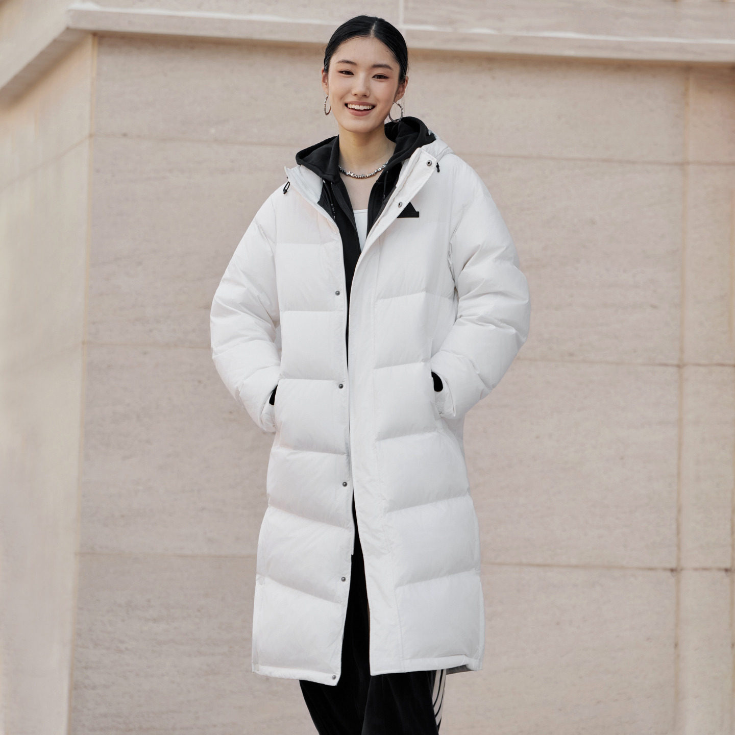 拒水暖「芯」科技长款保暖鸭绒连帽羽绒服男女adidas阿迪达斯