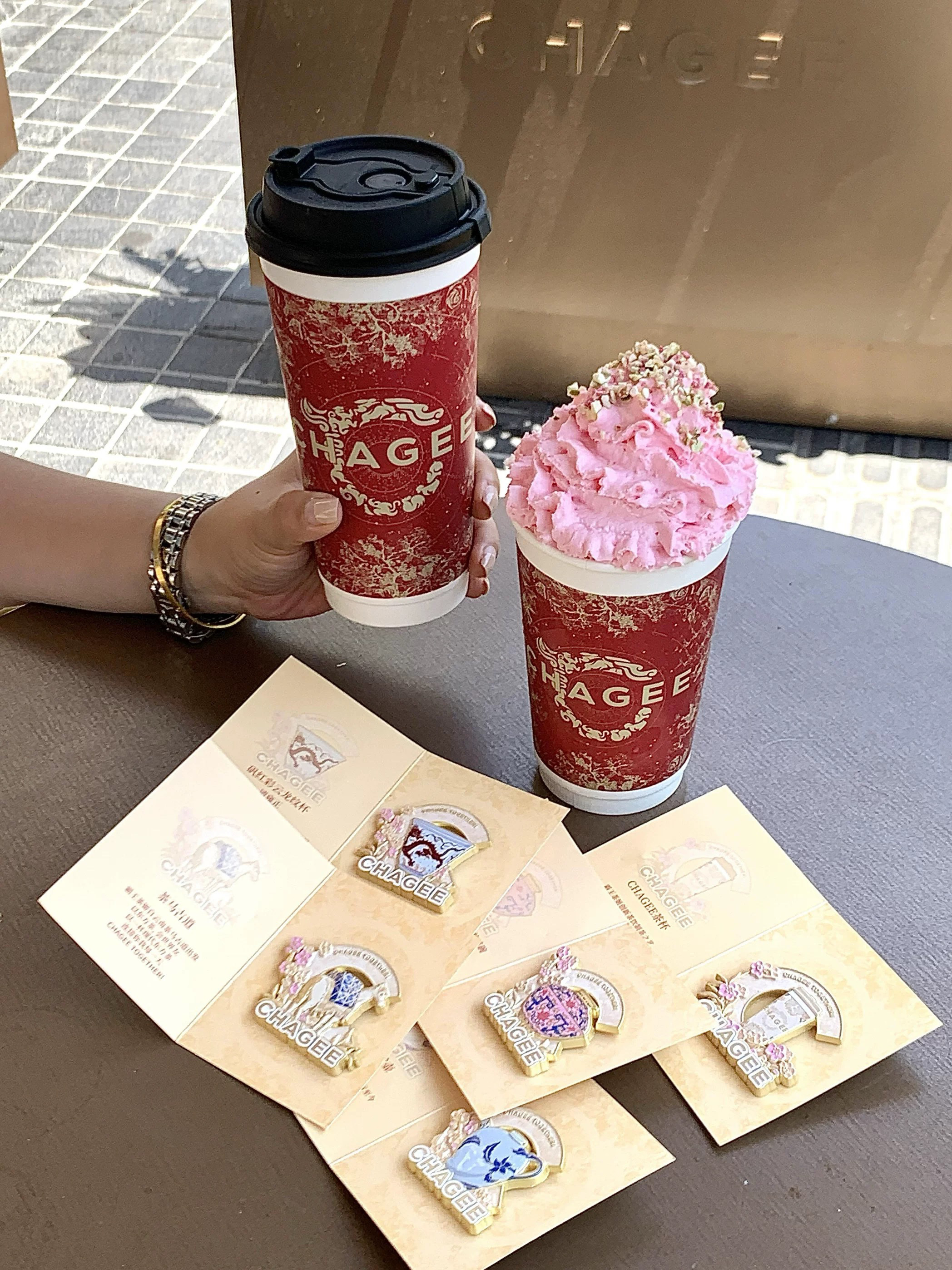 正品代购霸王茶姬七月限定花田乌龙茶马古道青花壶茶杯纹盖碗徽章 - 图3