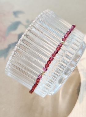 细小闪闪石榴石方糖小手串